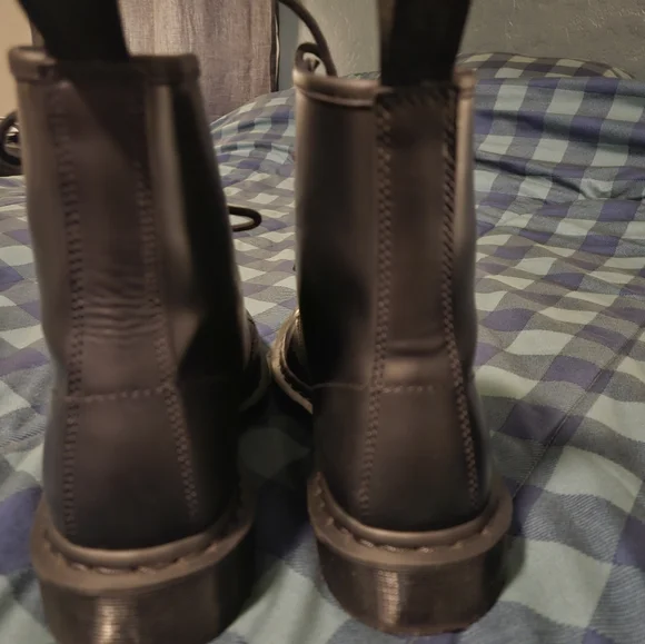 Dr Martens 1460 Mono Boots - Picture 5 of 10